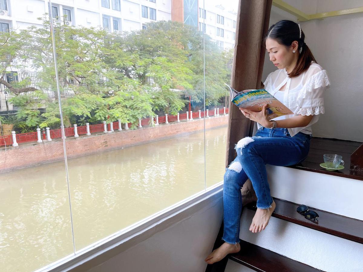 Lively And Cozy Canal House ,Entire House Bangkok Exterior photo
