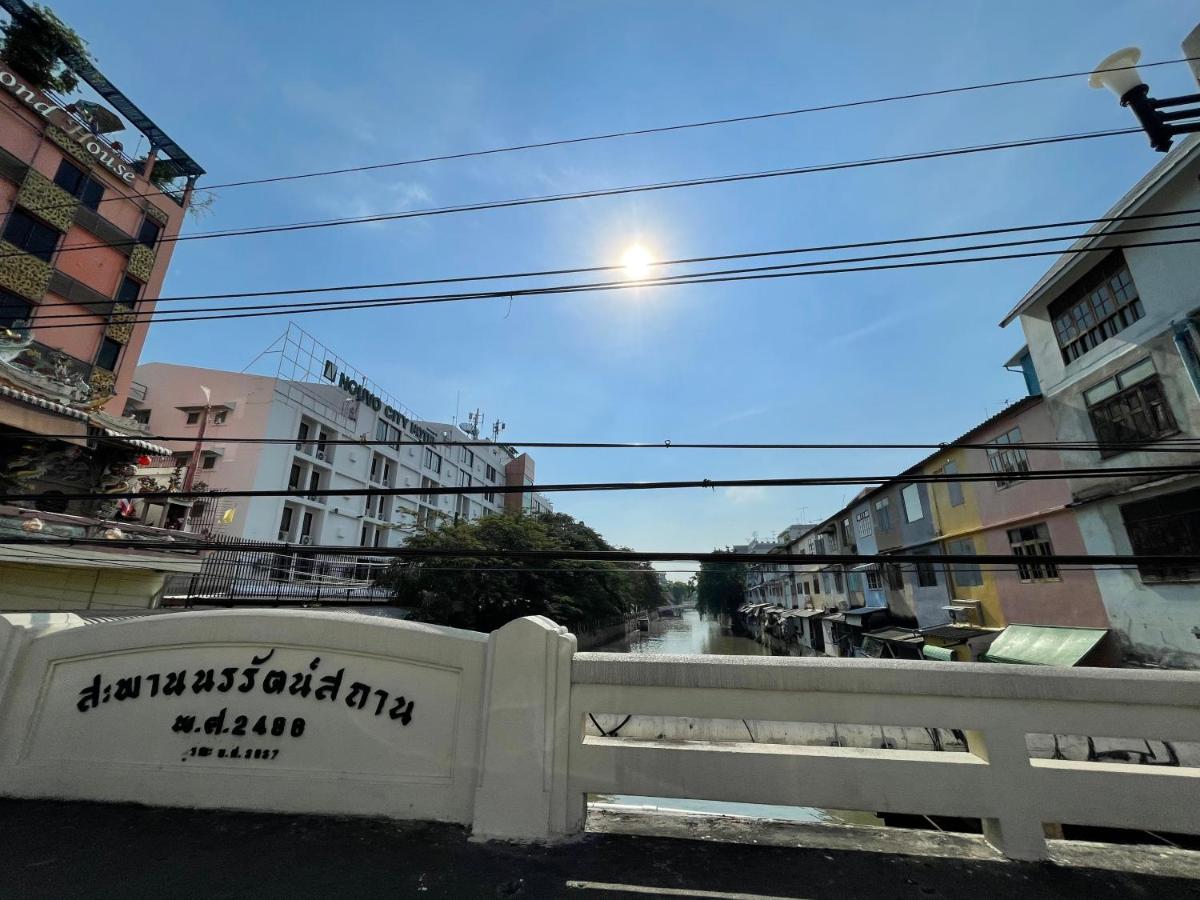 Lively And Cozy Canal House ,Entire House Bangkok Exterior photo